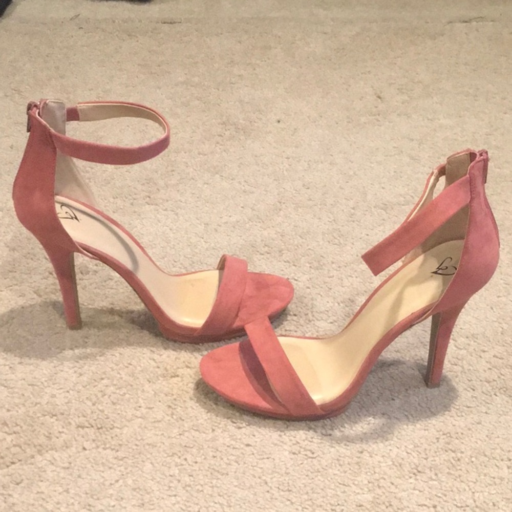 Brand new blush heel